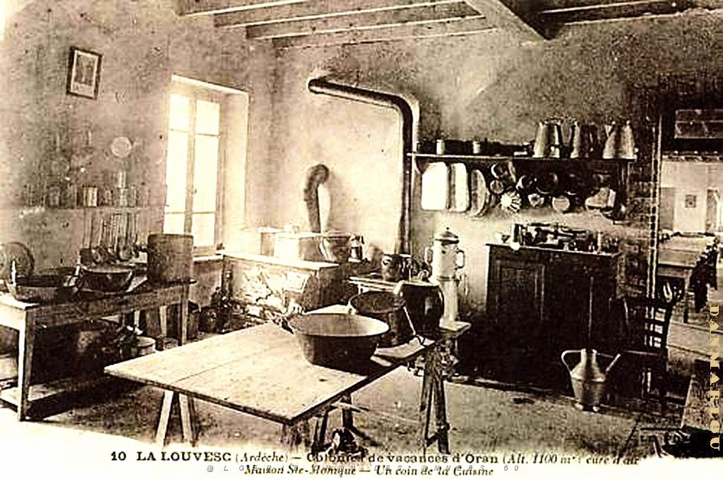 COLO LALOUVESC ARDECHE DES DAMES AFRICAINES (15).jpg